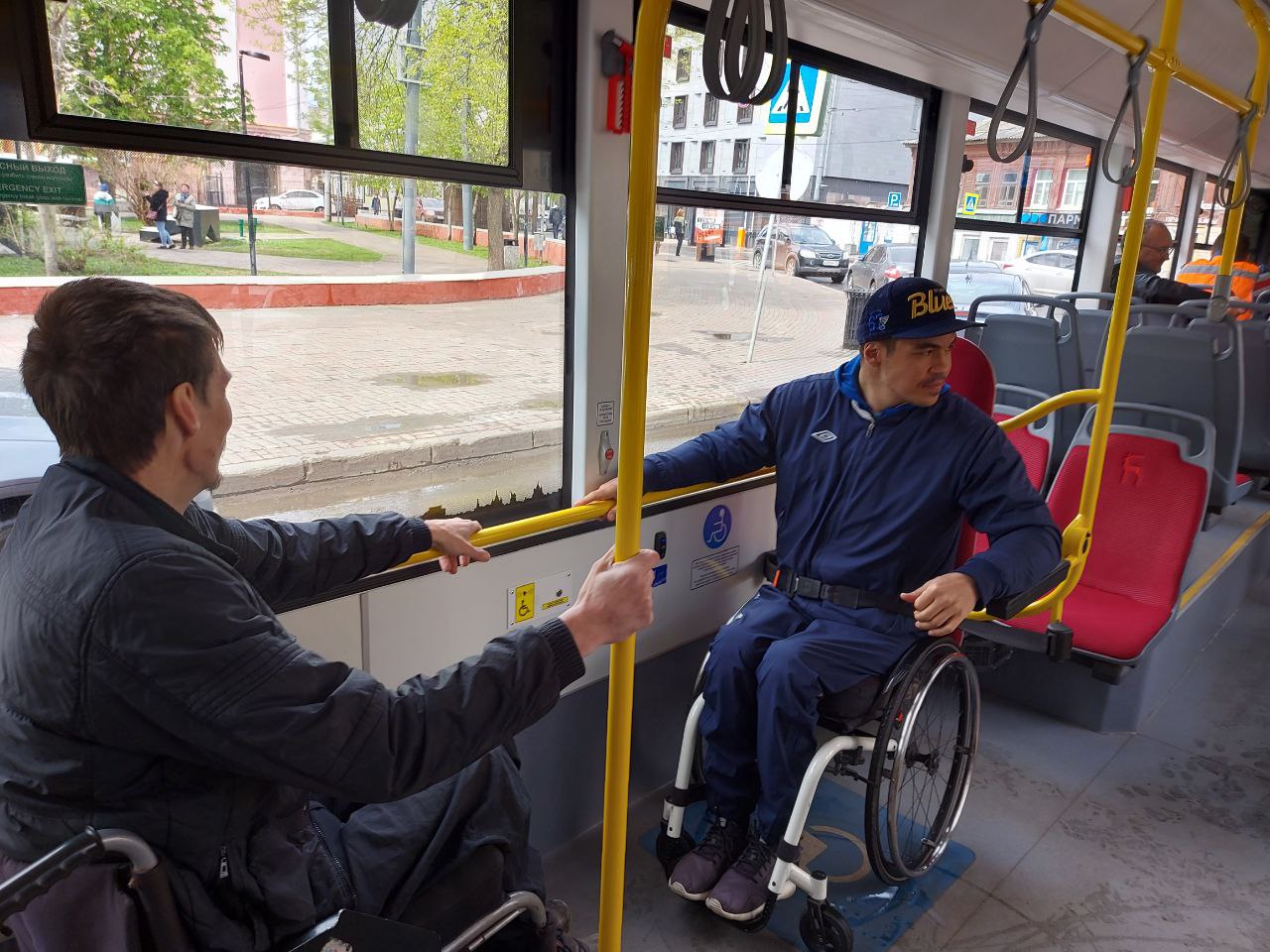 Члены Общественной палаты оценили доступность новых городских трамваев для маломобильных нижегородцев 