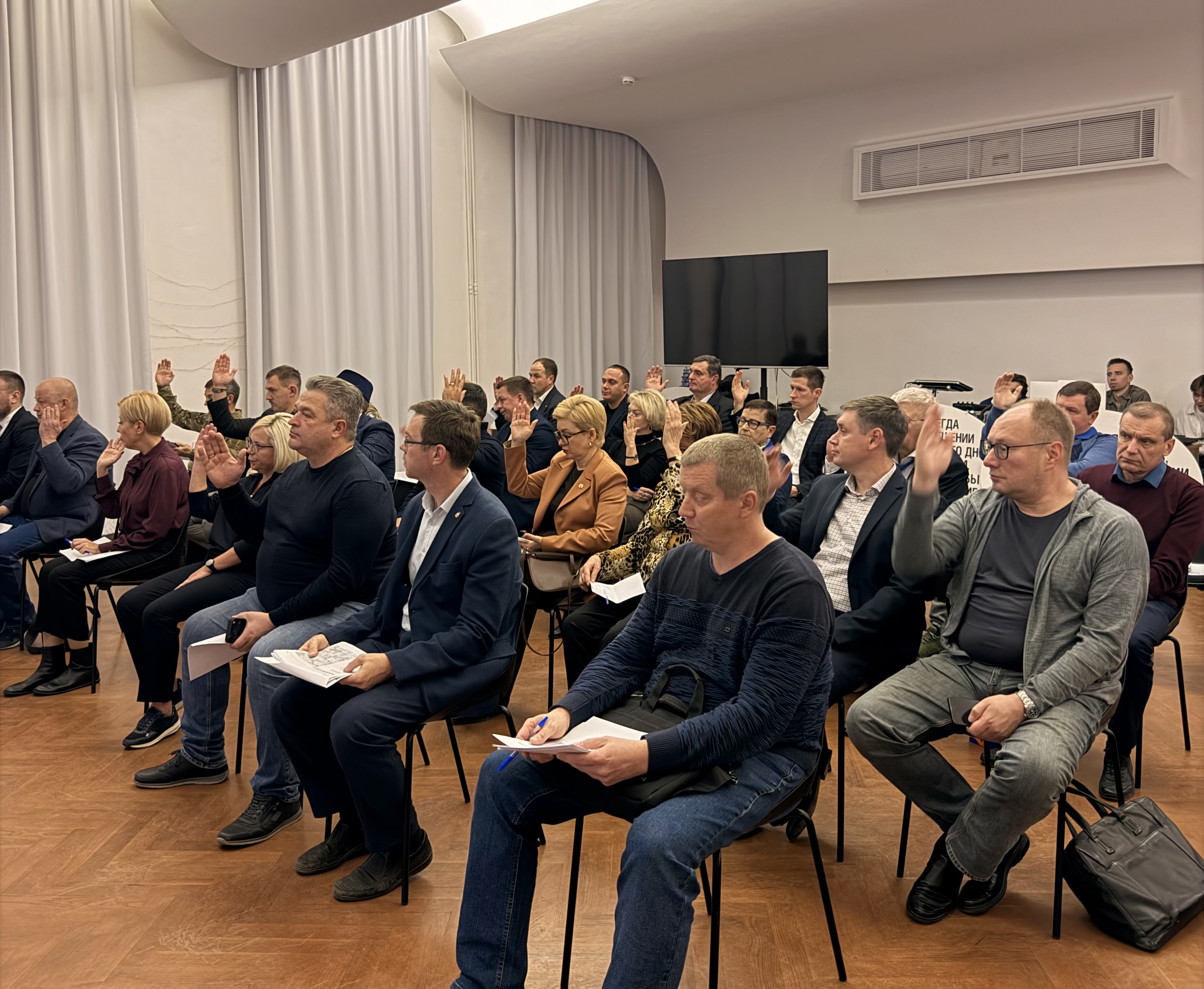 Результаты работ по озеленению и ремонту автомобильных дорог в Нижнем Новгороде обсудили на очередном заседании городской Общественной палаты 