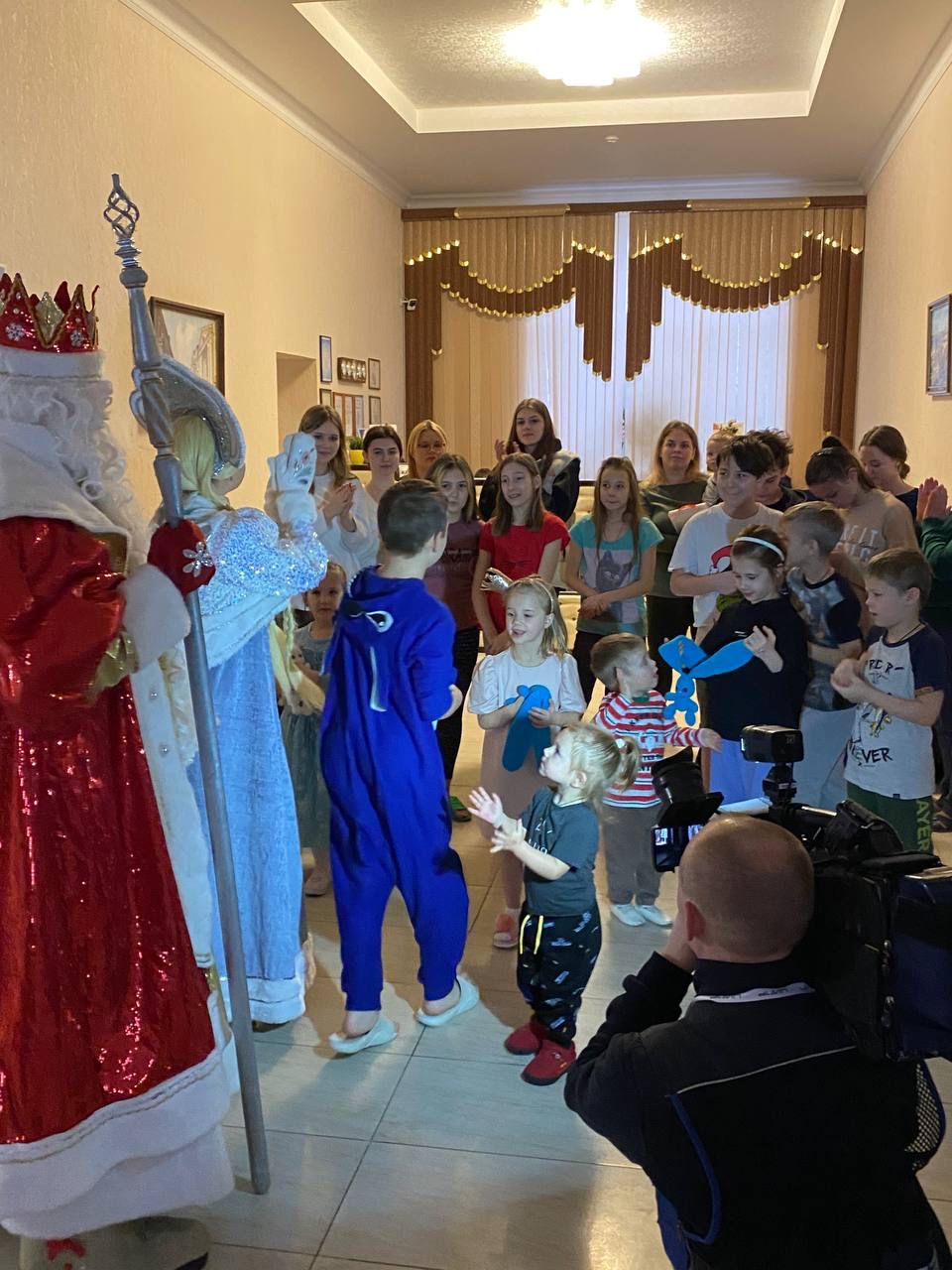 Члены Общественной палаты приняли участие в организации новогоднего праздника для детей в пункте временного размещения в Московском районе  