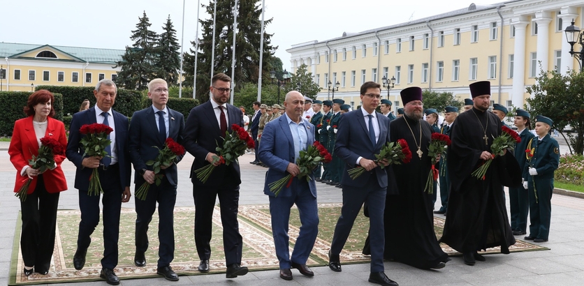 Председатель Общественной палаты принял участие в возложении цветов основателям города